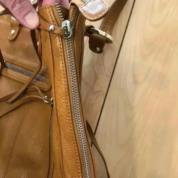 Junior Drake brown leather hobo bag with double straps - Picture 5 of 11